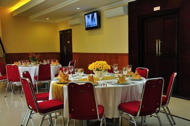 Feodora Airport Hotel Palembang Eksteriør billede