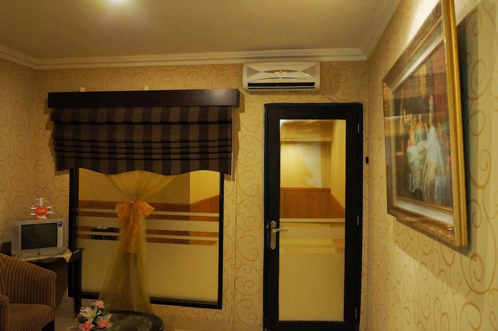 Feodora Airport Hotel Palembang Eksteriør billede