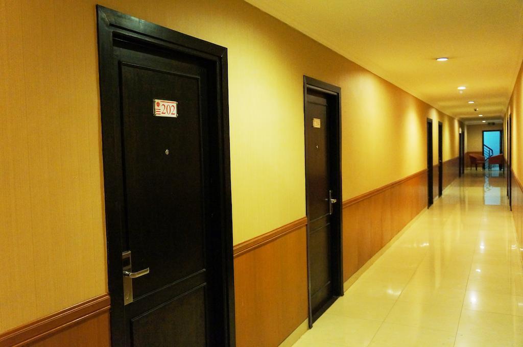 Feodora Airport Hotel Palembang Eksteriør billede