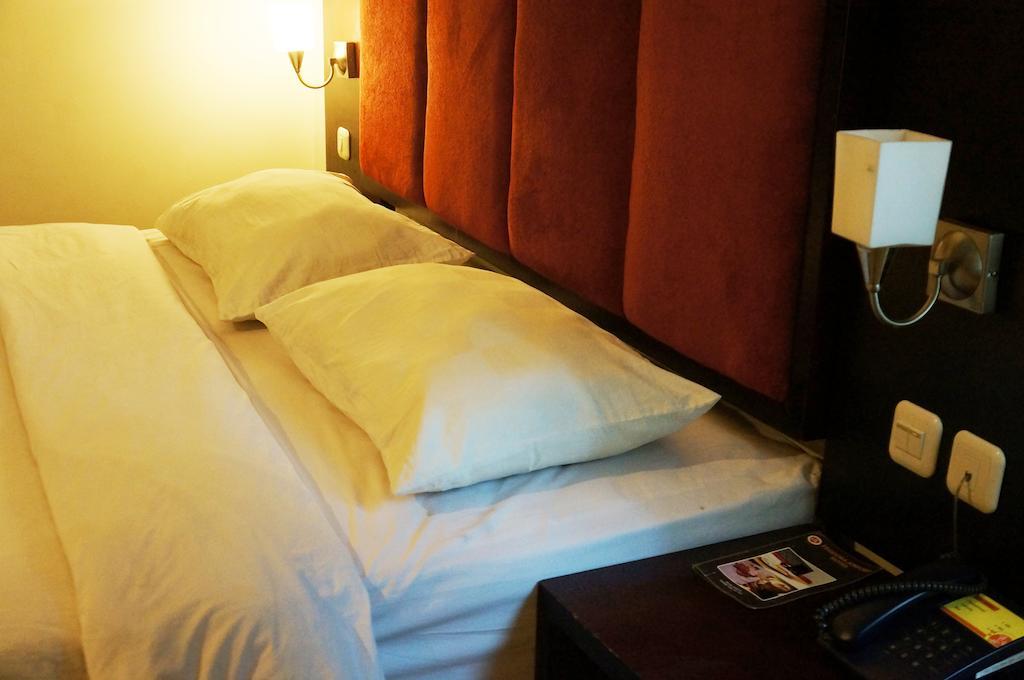 Feodora Airport Hotel Palembang Eksteriør billede
