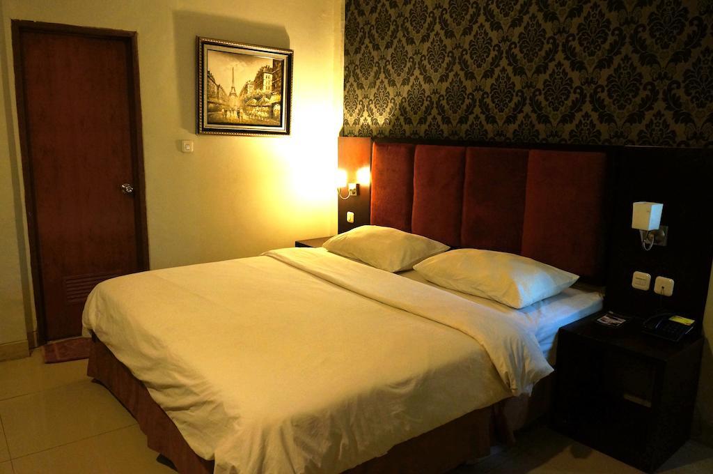 Feodora Airport Hotel Palembang Eksteriør billede
