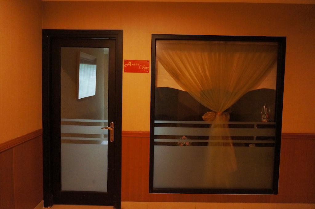 Feodora Airport Hotel Palembang Eksteriør billede